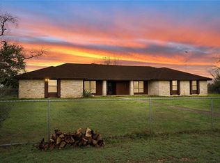 220 Westwood Rd, Lockhart, TX 78644