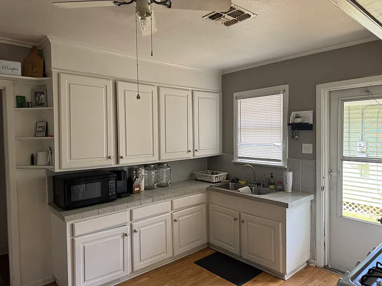 231 E Slattery Blvd — Photo 7