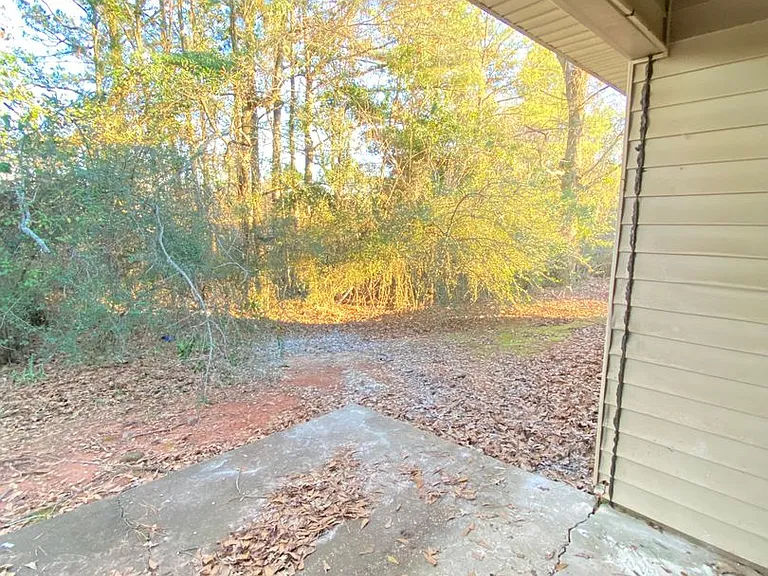 1150 Gentry Dr — Photo 4