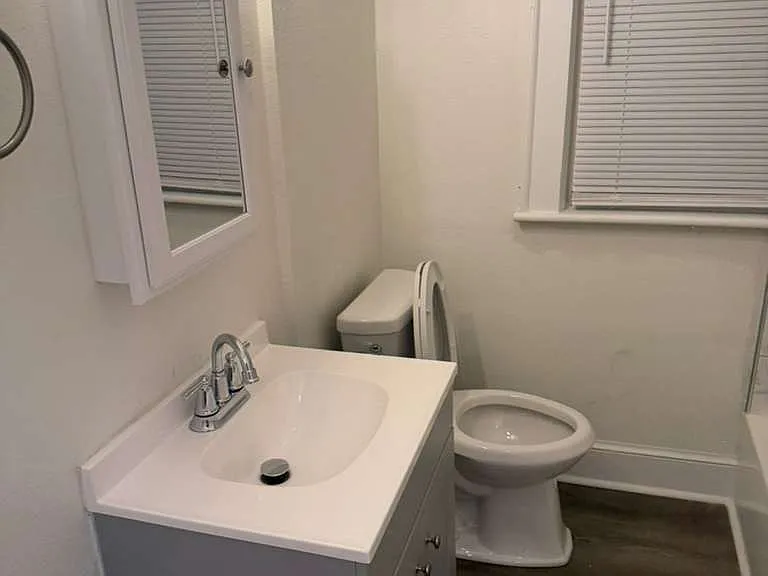 1004 Hugo St — Photo 10
