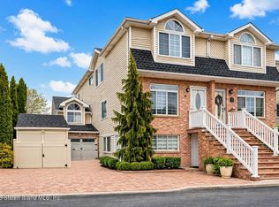 24 Darnell Ln, Staten Island, NY 10309