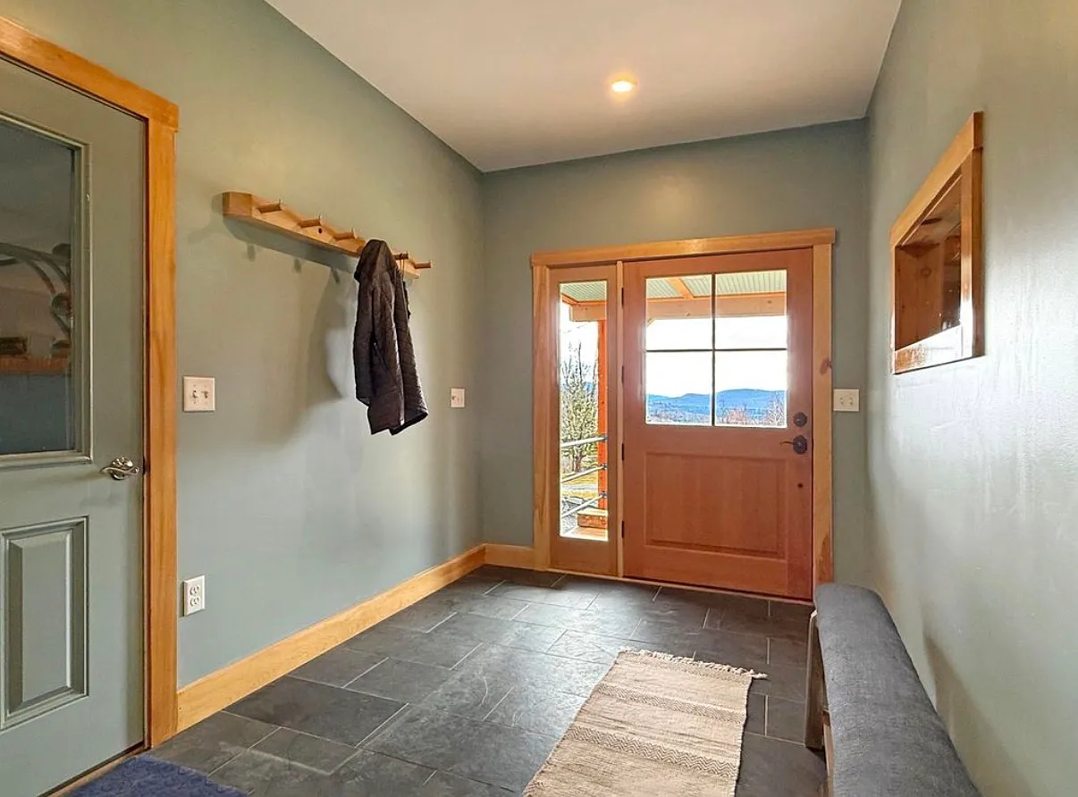 4 bed, 3060 sqft, $3,500 — Photo 2