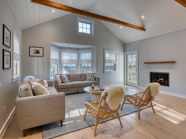 130 Village Ln — Photo 3