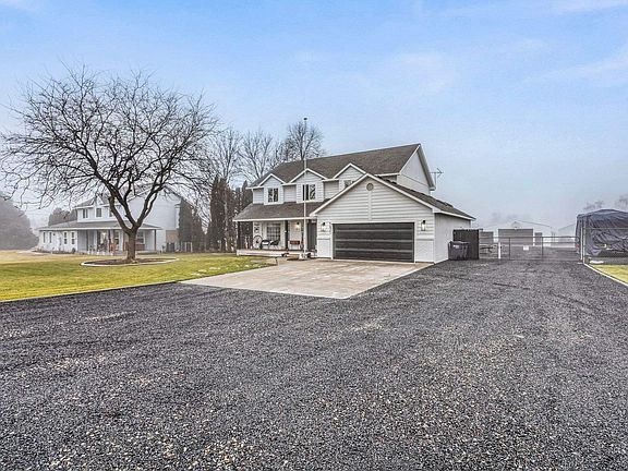 3rd image of 3921 Westlake Dr