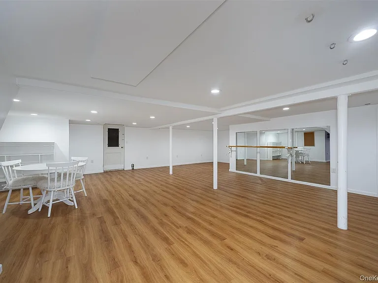 46 Barnard Ave — Photo 25