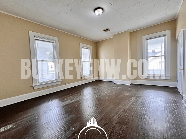 1419 N Erie St — Photo 5