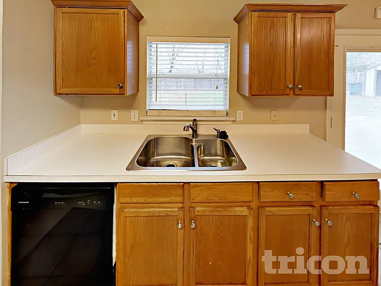 1819 Citadel Dr — Photo 6