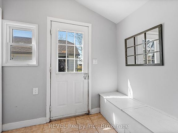 5th image of 11618 Burnaby Rd