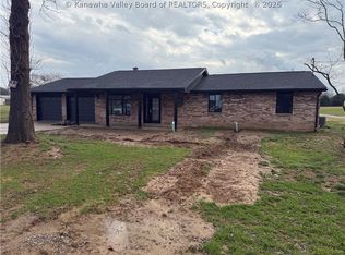 107 Sycamore Dr, Letart, WV 25253