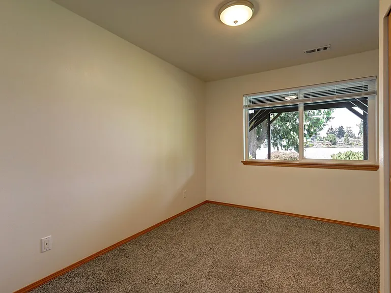 6712 Vandermark Rd E — Photo 9