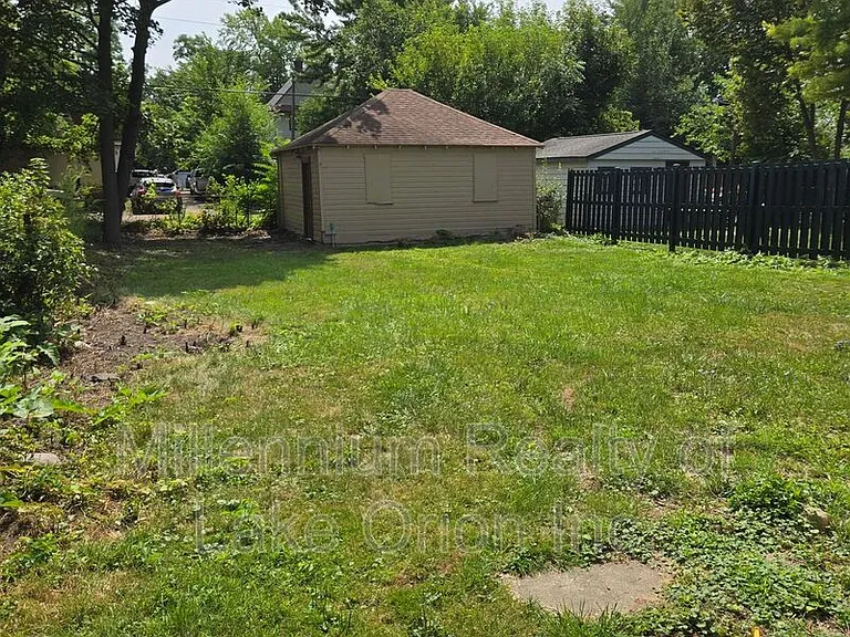 96 Oliver St — Photo 33