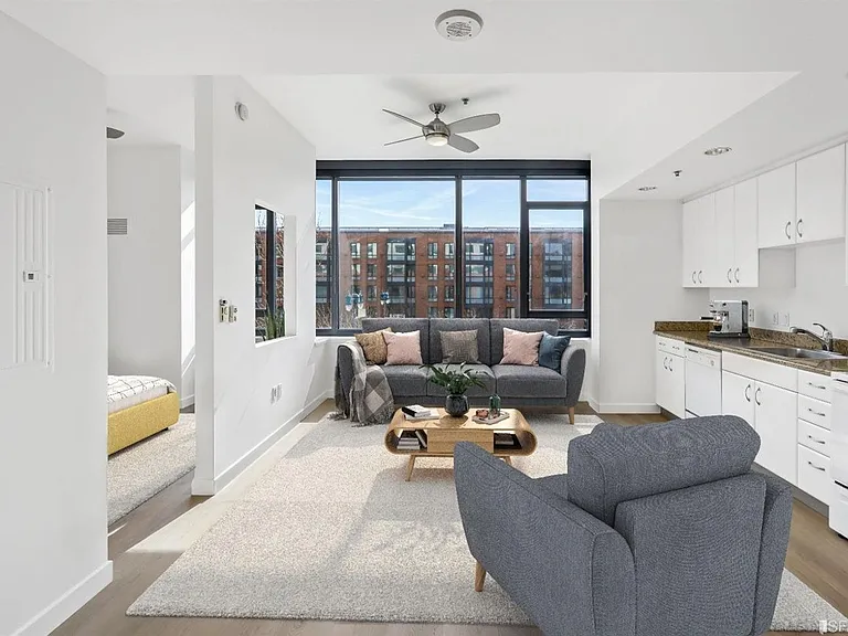 250 King St #368 — Photo 8