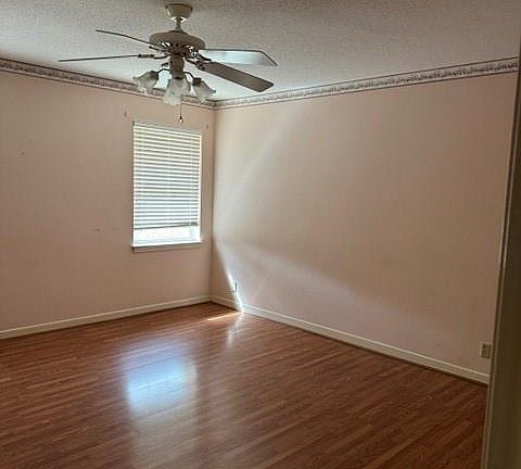 5th image of 3755 Claridge Rd S