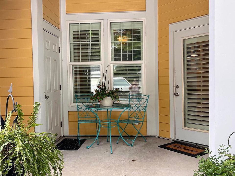 1st image of 1015 Rosewood Ln