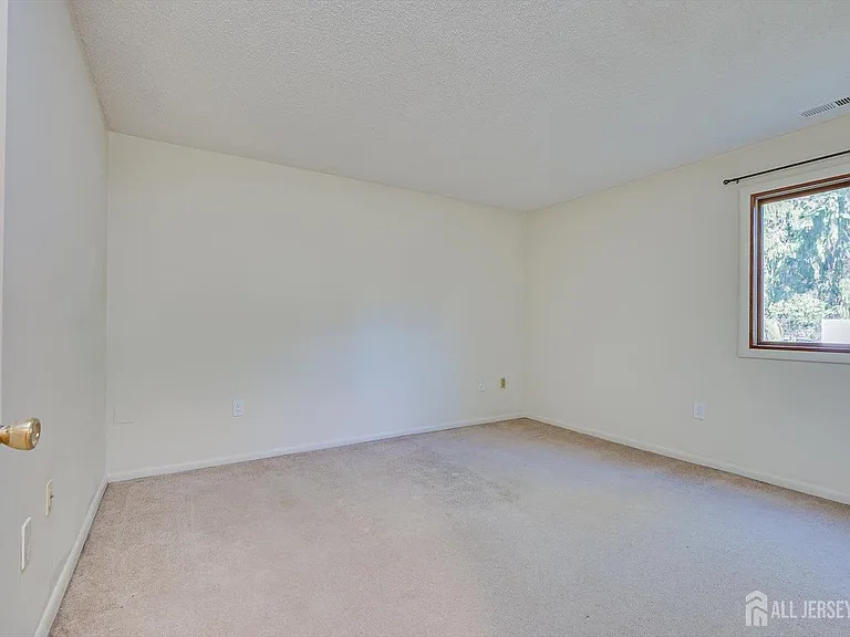 115 Ravens Crest Dr — Photo 12