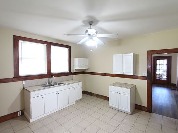 4th image of 4724 Court R