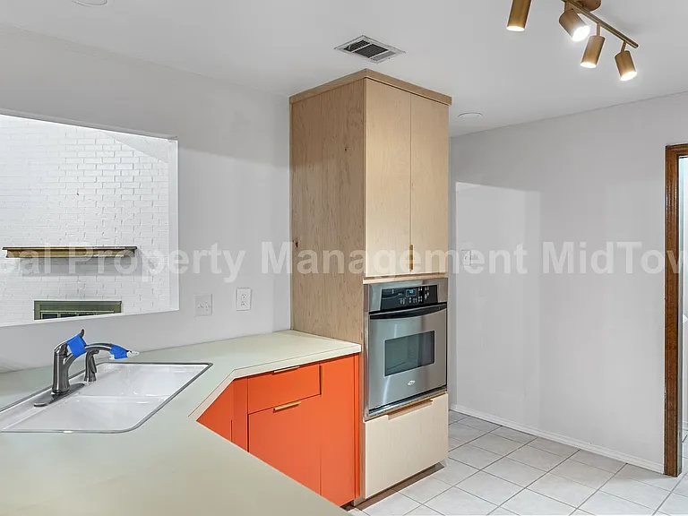 621 Windgate Ct — Photo 6