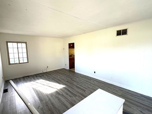 4th image of 2381 Ghent Ave