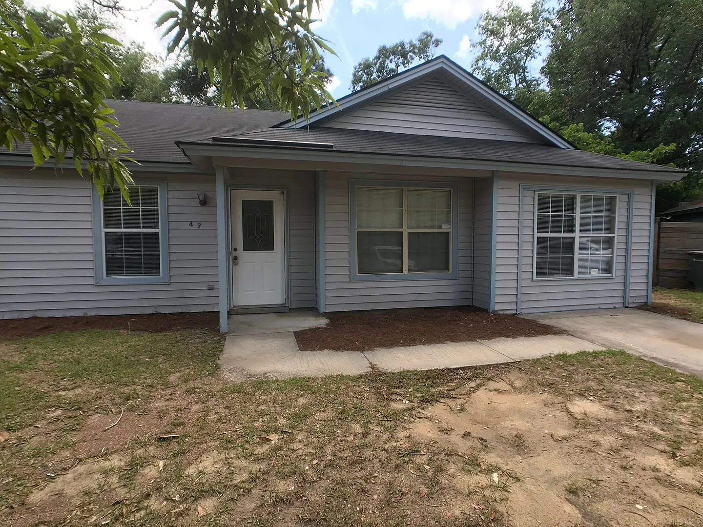 Three Bedroom House on Savannah Southside — Photo 1