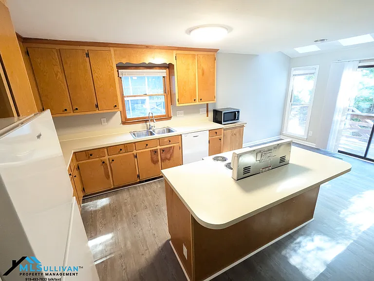 4424 American Dr — Photo 2