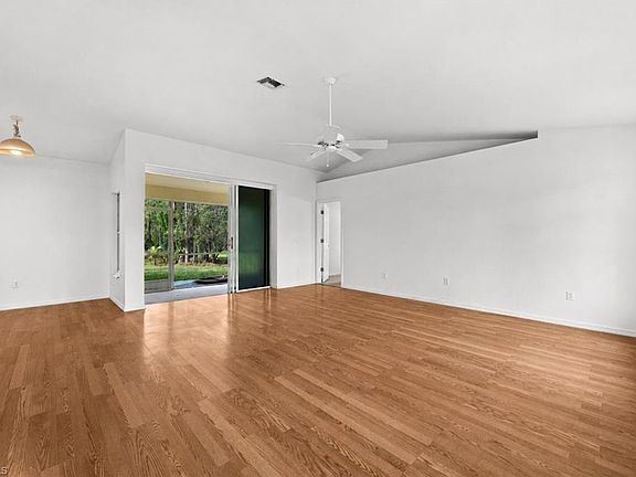 4th image of 2440 31st AVE NE