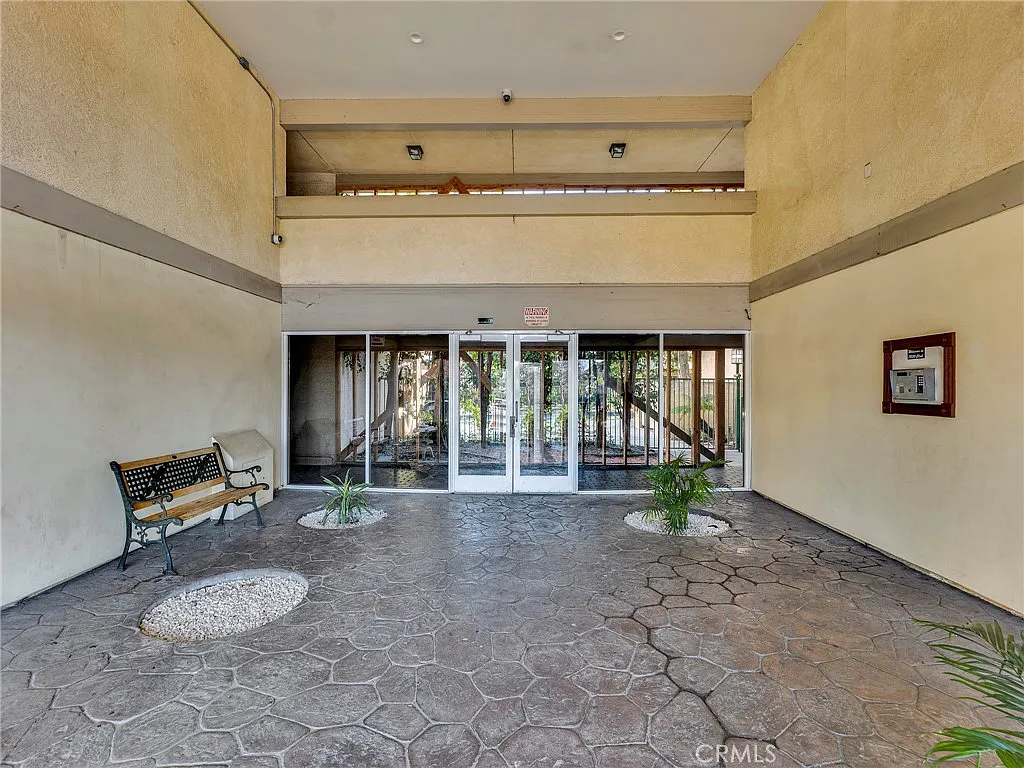 3 bed, 1168 sqft, $2,995 — Photo 3