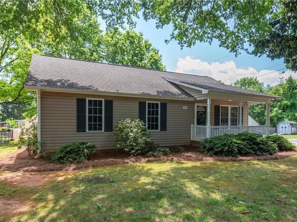 3812 Fritz St, Winston Salem, NC 27104