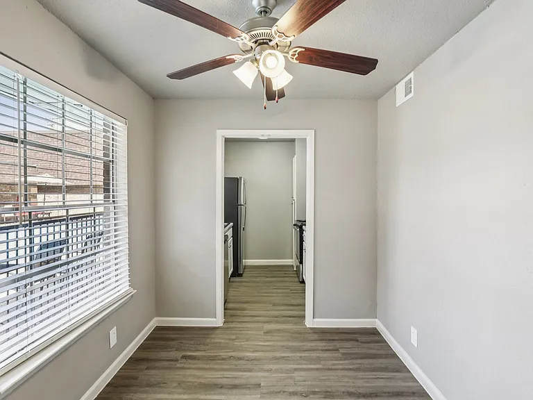 Whisperwind Apartments — Photo 13