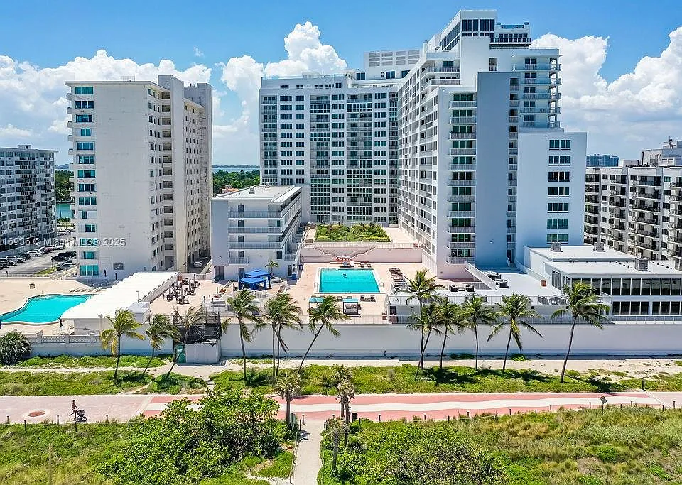 5401 Collins Ave #1512