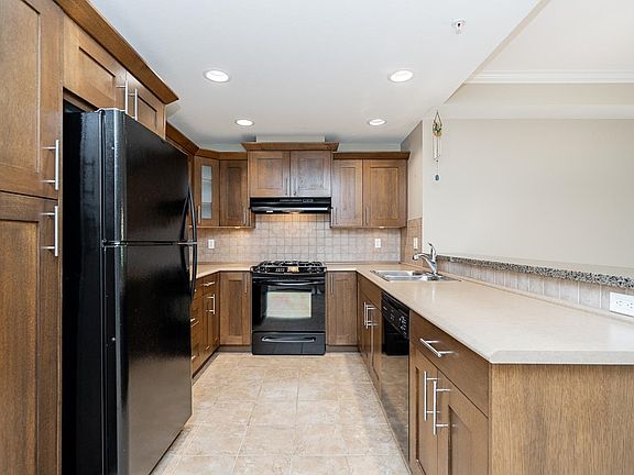 5th image of 15357 17a Ave #201