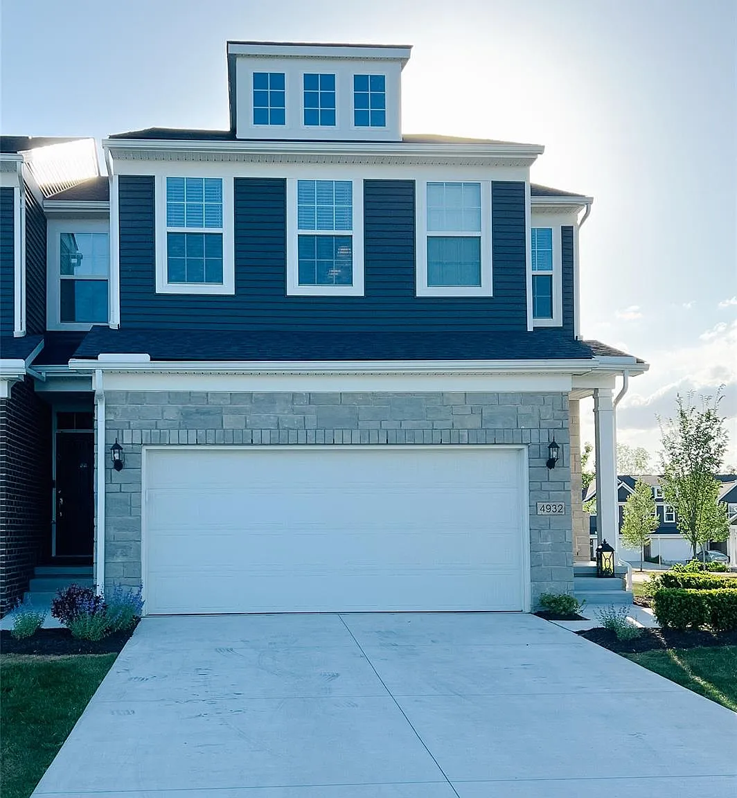 3 bed, 2.5 bath, 2083 sqft, $2,800 — Photo 1