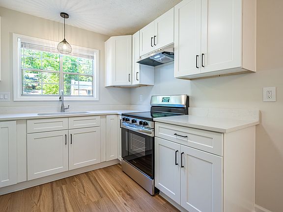 4th image of 4926 Farmstead Ct NE