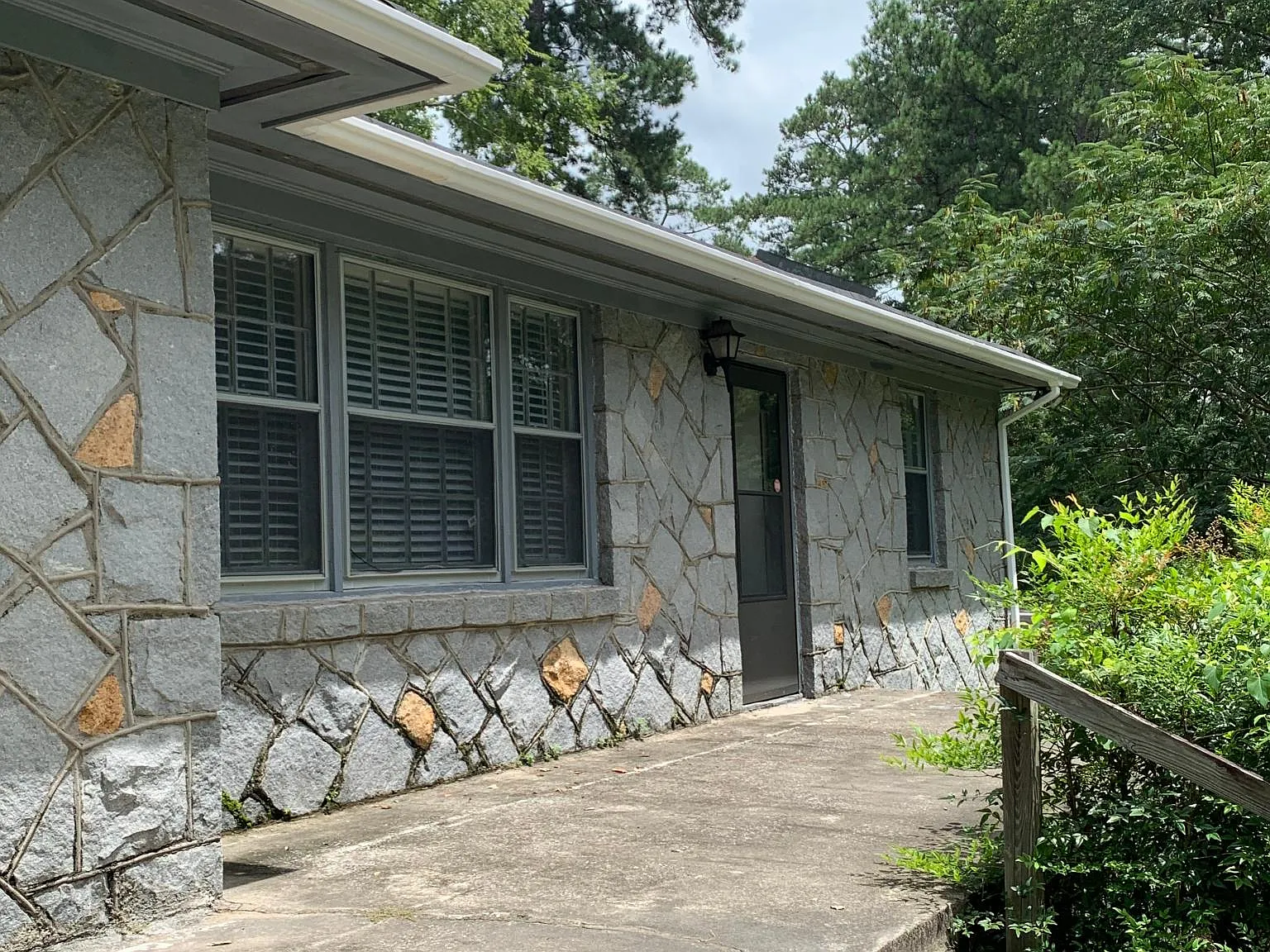 2 bed, 900 sqft, $1,100 — Photo 2