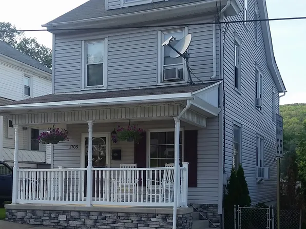 1709 W Pine St, Coal Township, PA 17866