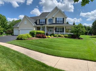 1756 Driftwood Ln, Crystal Lake, IL 60014