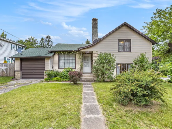 1029 S Jefferson St, Hastings, MI 49058
