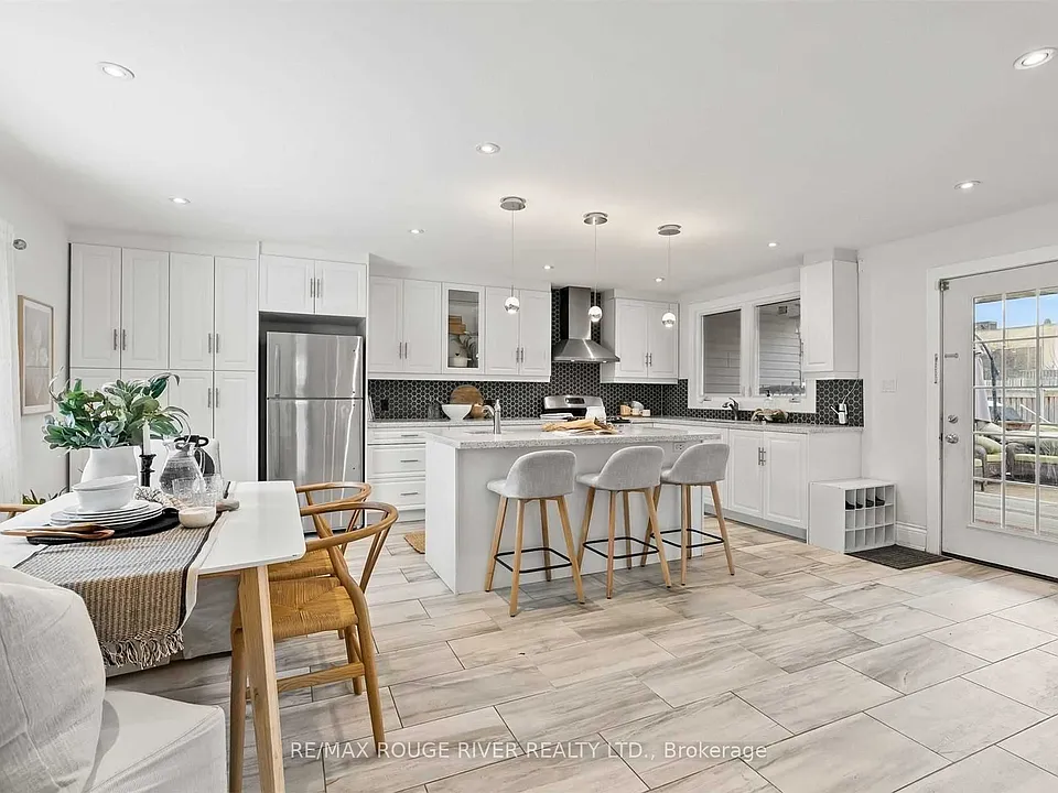 131 John St E #UPPER
