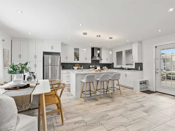 131 John St E, Whitby, ON L1N 2T4