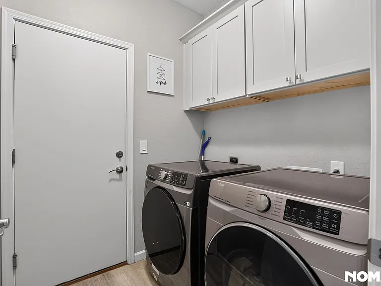 524 W Harwell Rd — Photo 7