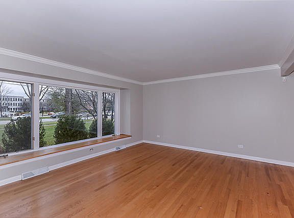 5th image of 1106 E Oakton St