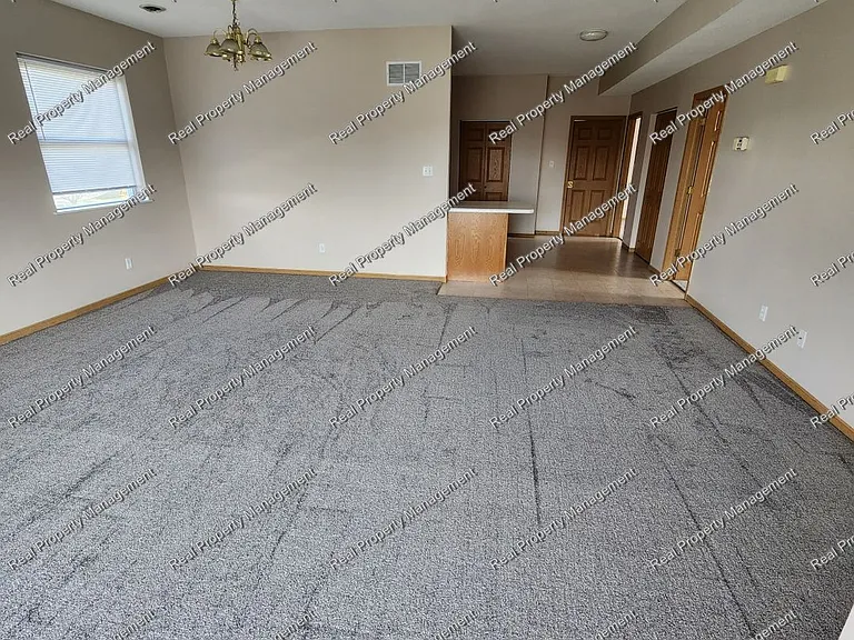 10704 Pike St — Photo 3