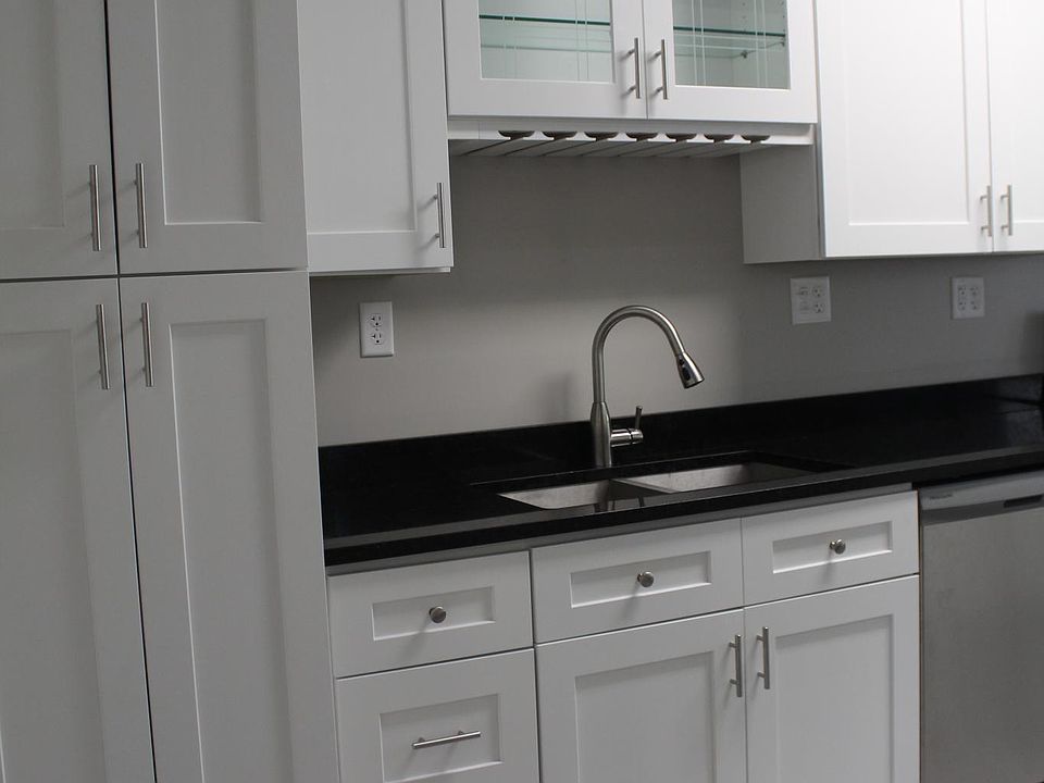 1st image of 3215 Linwood Ave #1