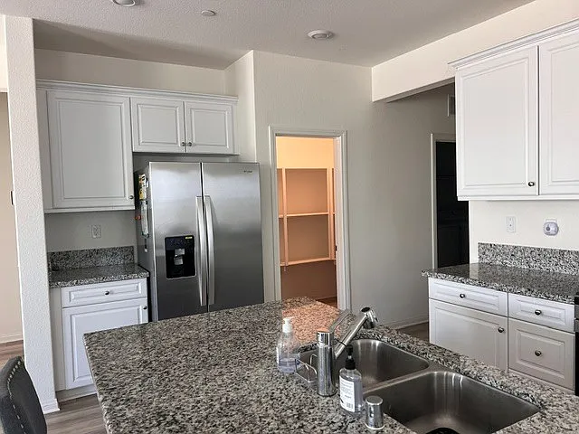 4 bed, 2206 sqft, $3,850 — Photo 4
