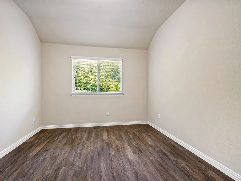 241 Barrington Ln — Photo 22