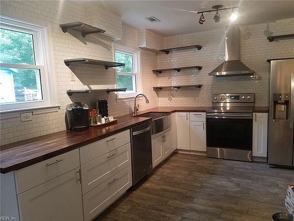 3rd image of 1300 Crane Cres