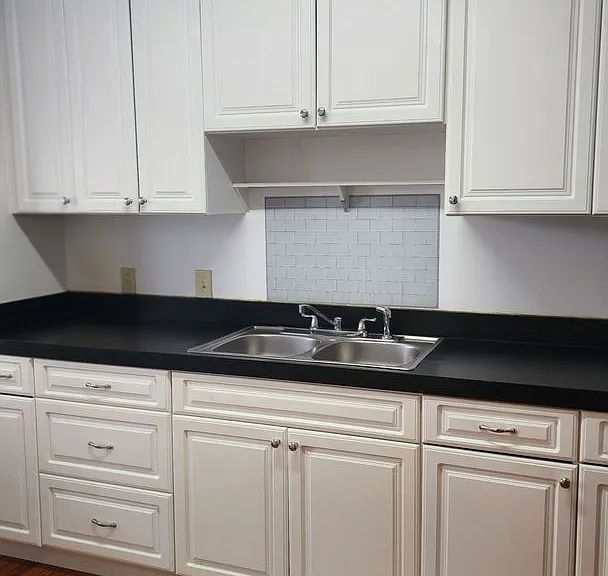 charming 2-bedroom, 1-bath upstairs rental — Photo 3