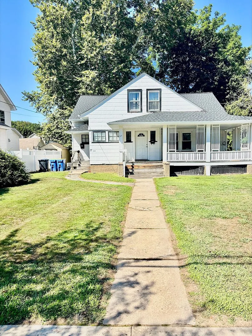47 W Maple Ave photo 1