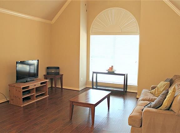 3rd image of 2417 Covington Dr