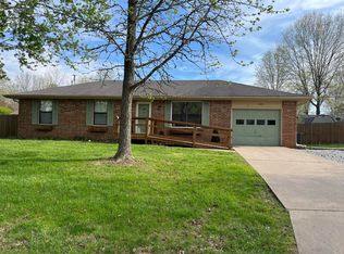 504 E Dyann Dr, Nixa, MO 65714