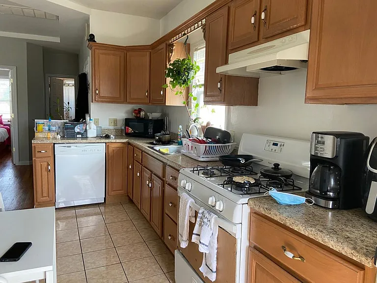 560 Forest St #2 — Photo 7